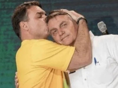 Flávio Bolsonaro diz que, se eleito, subirá rampa do Planalto com o pai