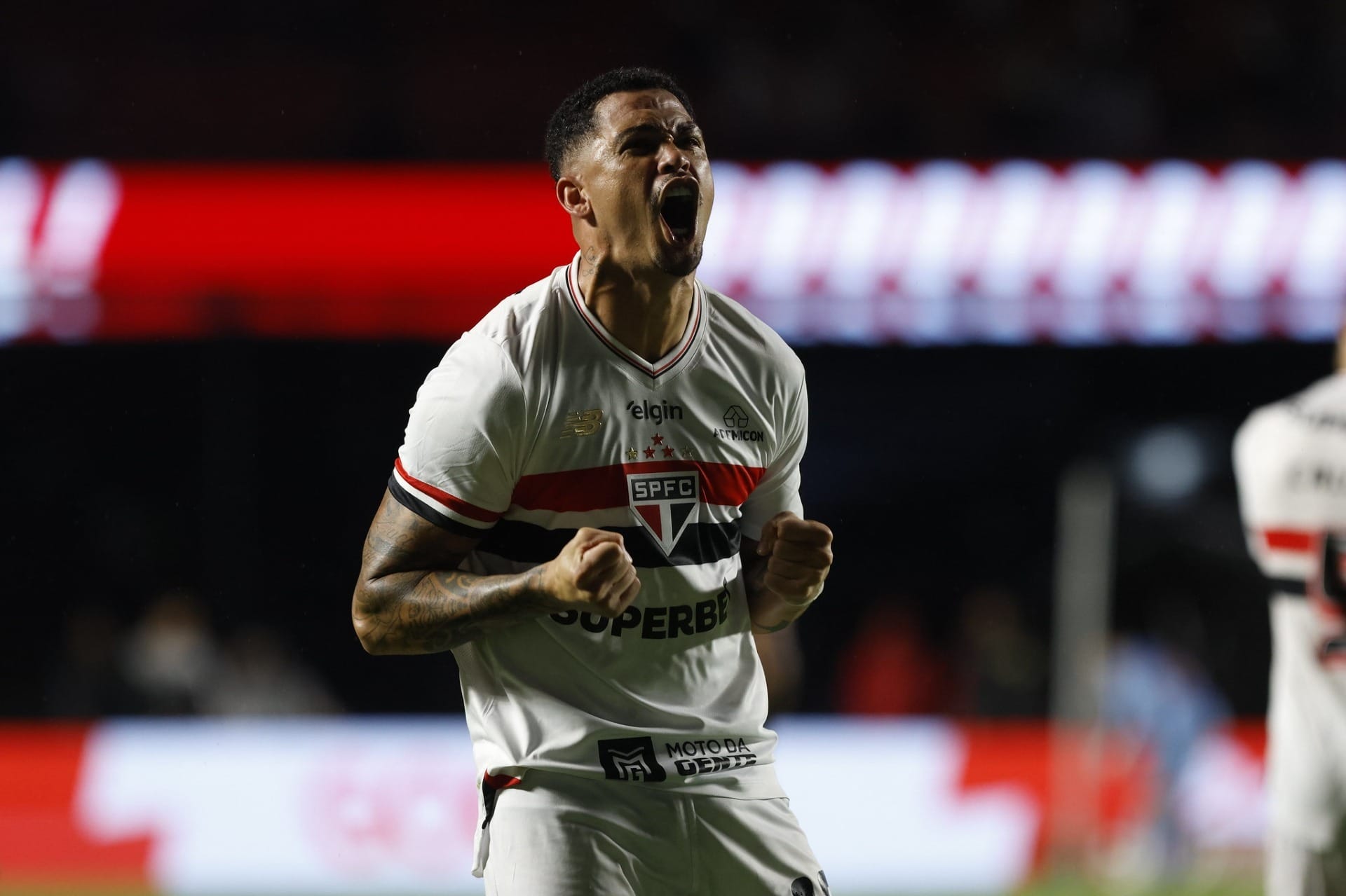 São Paulo sofre, mas vence o São Bernardo no Morumbi e respira no Paulistão