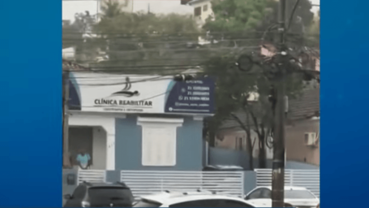 Grávida entra em trabalho de parto em meio a enchente no Rio de Janeiro