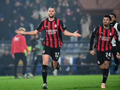 Rabiot faz 2, Milan vence Como e se mantém na briga pela ponta no Italiano
