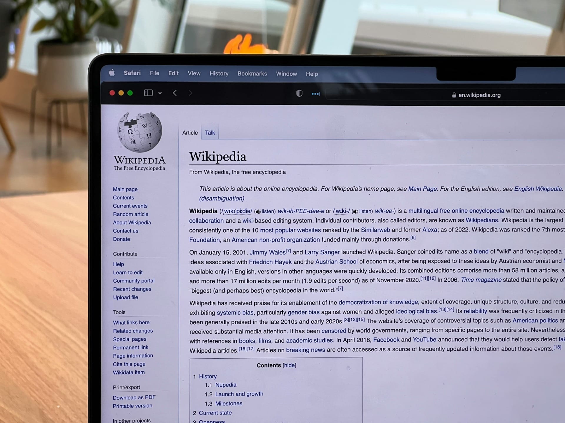 Como professores e estudantes usam a Wikipédia como ferramenta de estudo