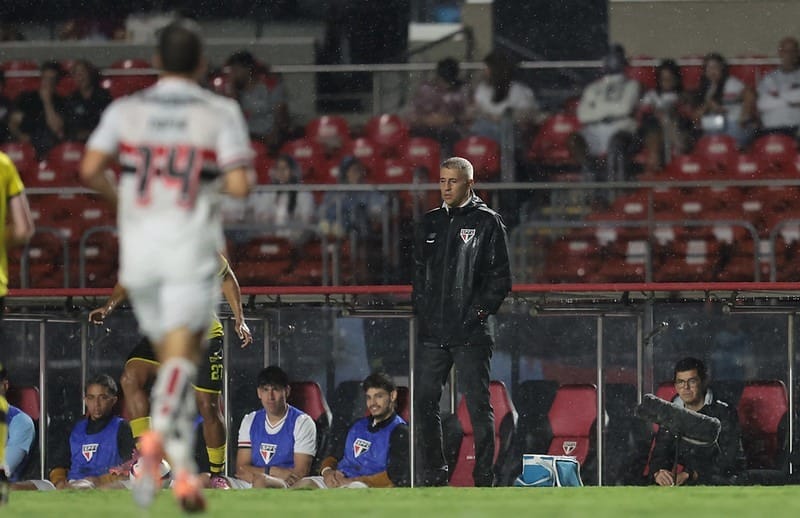 Crespo confirma negociação por Alisson, alvo do Corinthians