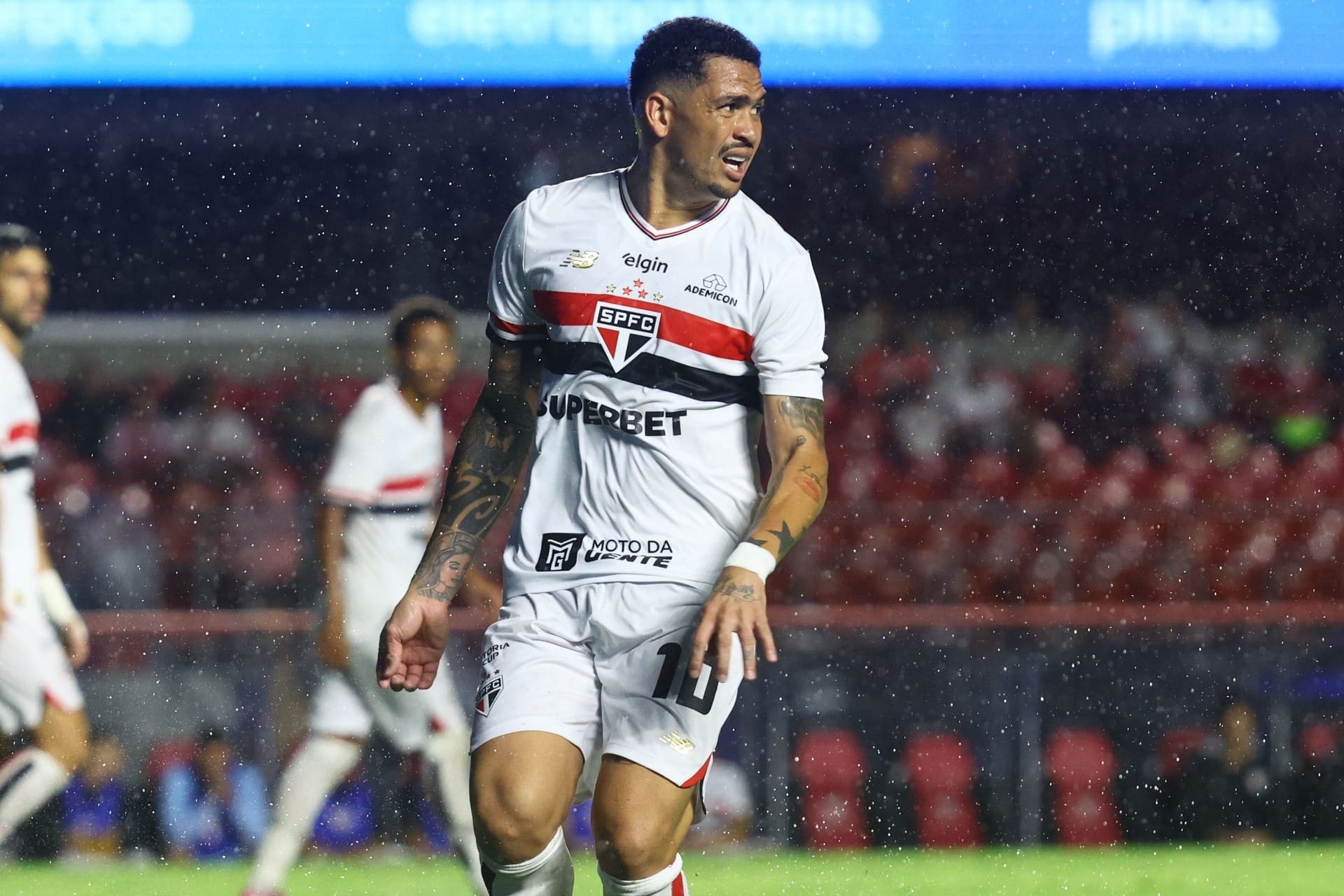Luciano desabafa sobre crise no São Paulo: "Clima não está legal"