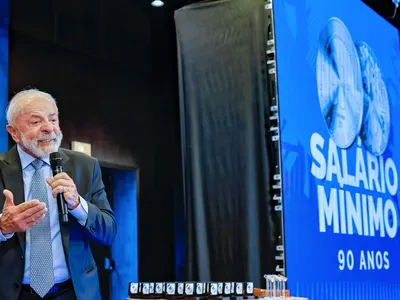 Salário mínimo: "Obrigação de brigar para que melhore", diz Lula