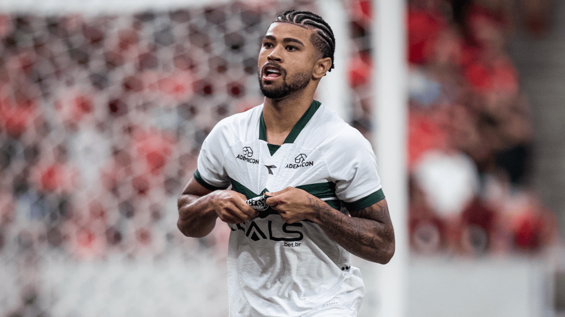 Coritiba vence Athletico na Arena em clássico pelo Paranaense