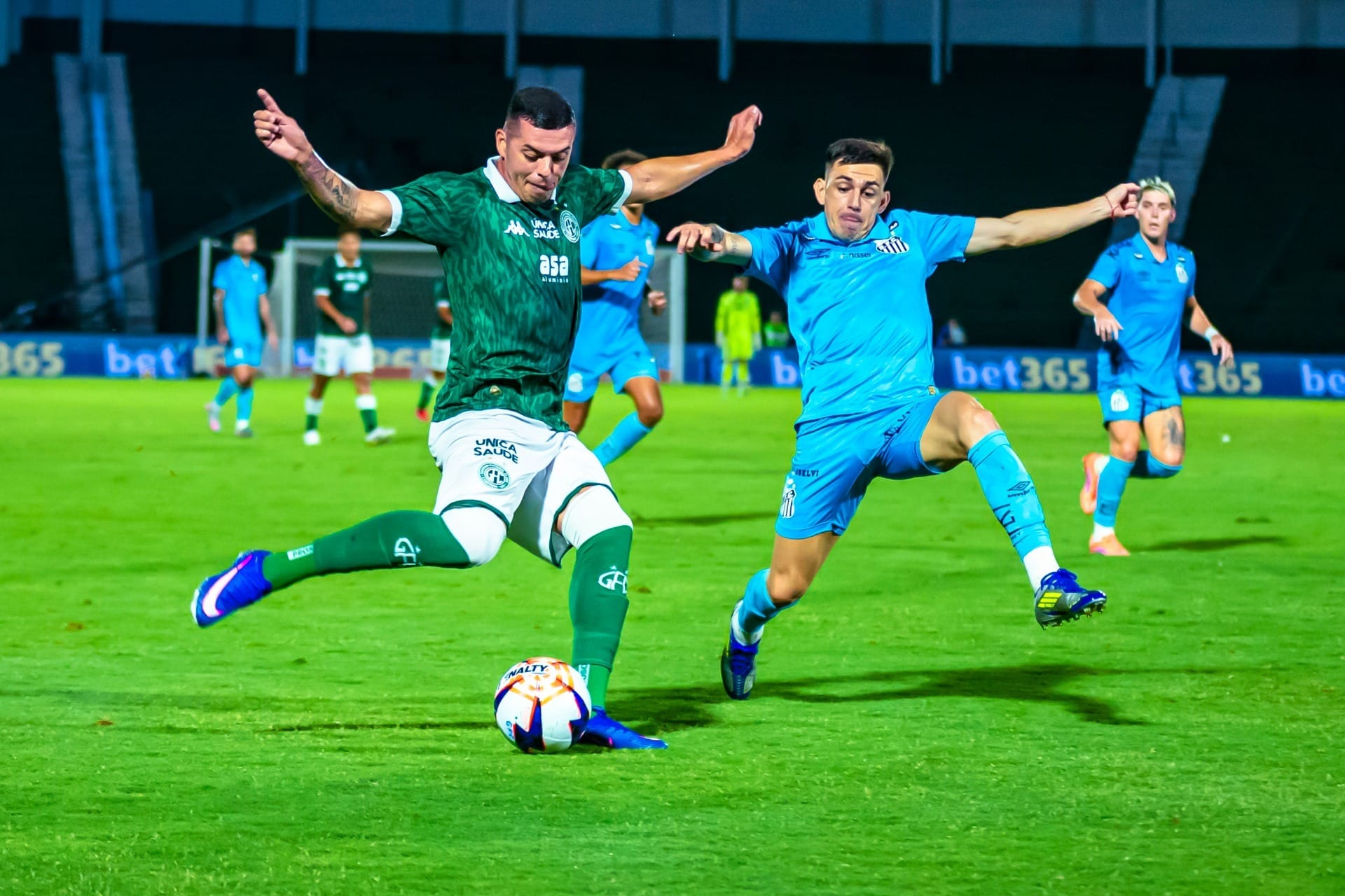 Brazão pega pênalti, mas Santos cede empate ao Guarani no final
