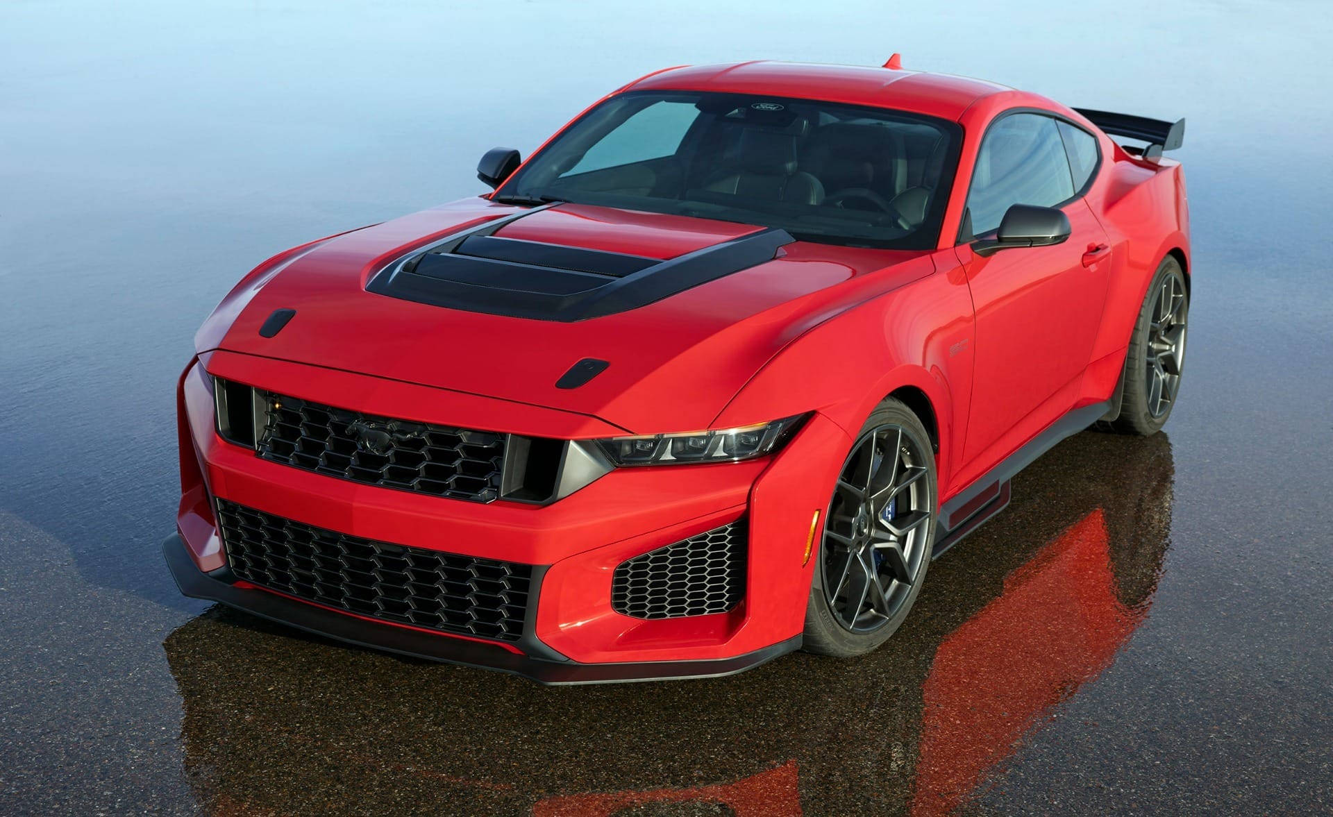 Mustang Dark Horse SC chega com motor V8 e soluções de pista do GTD