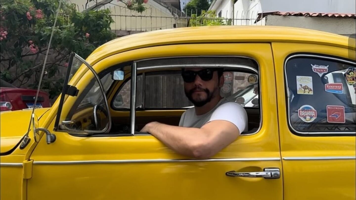 Em "O Agente Secreto", Wagner Moura dirige um icônico Fusca amarelo 1972, apelidado "Piu-Piu"