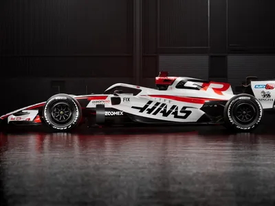 Haas apresenta novo visual para temporada 2026 da Fórmula 1; confira fotos