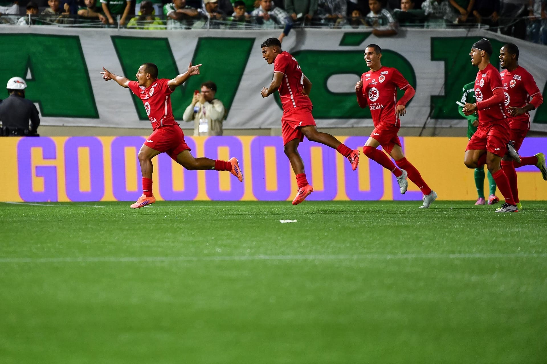 "Matador de gigantes", Ibrachina bate Palmeiras e vai para semi da Copinha