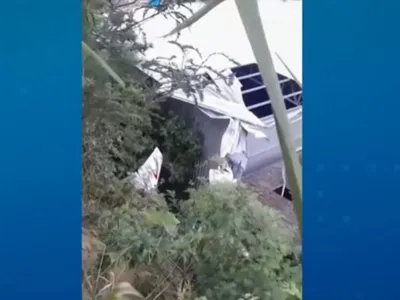 Avião de pequeno porte cai e piloto escapa com vida no ES