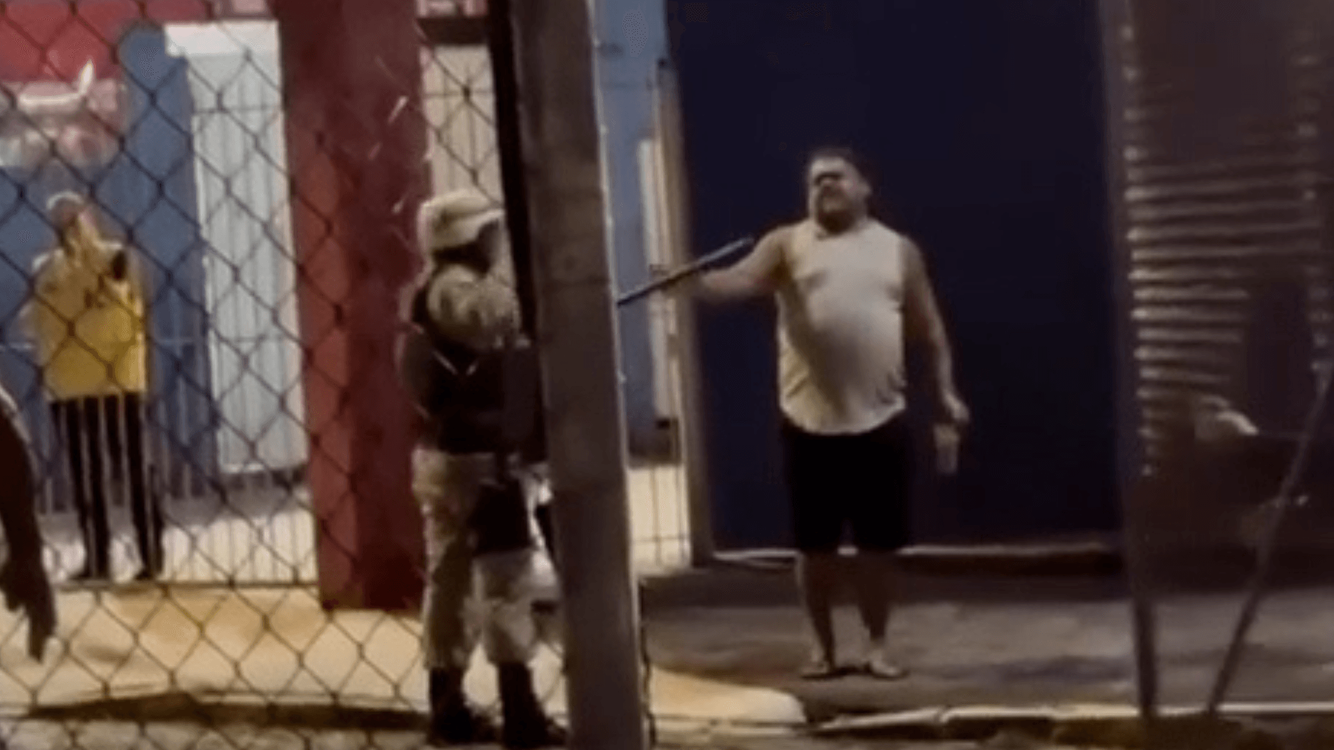 Ex-jogador Perdigão leva golpes de cassetete da Polícia Militar do Paraná