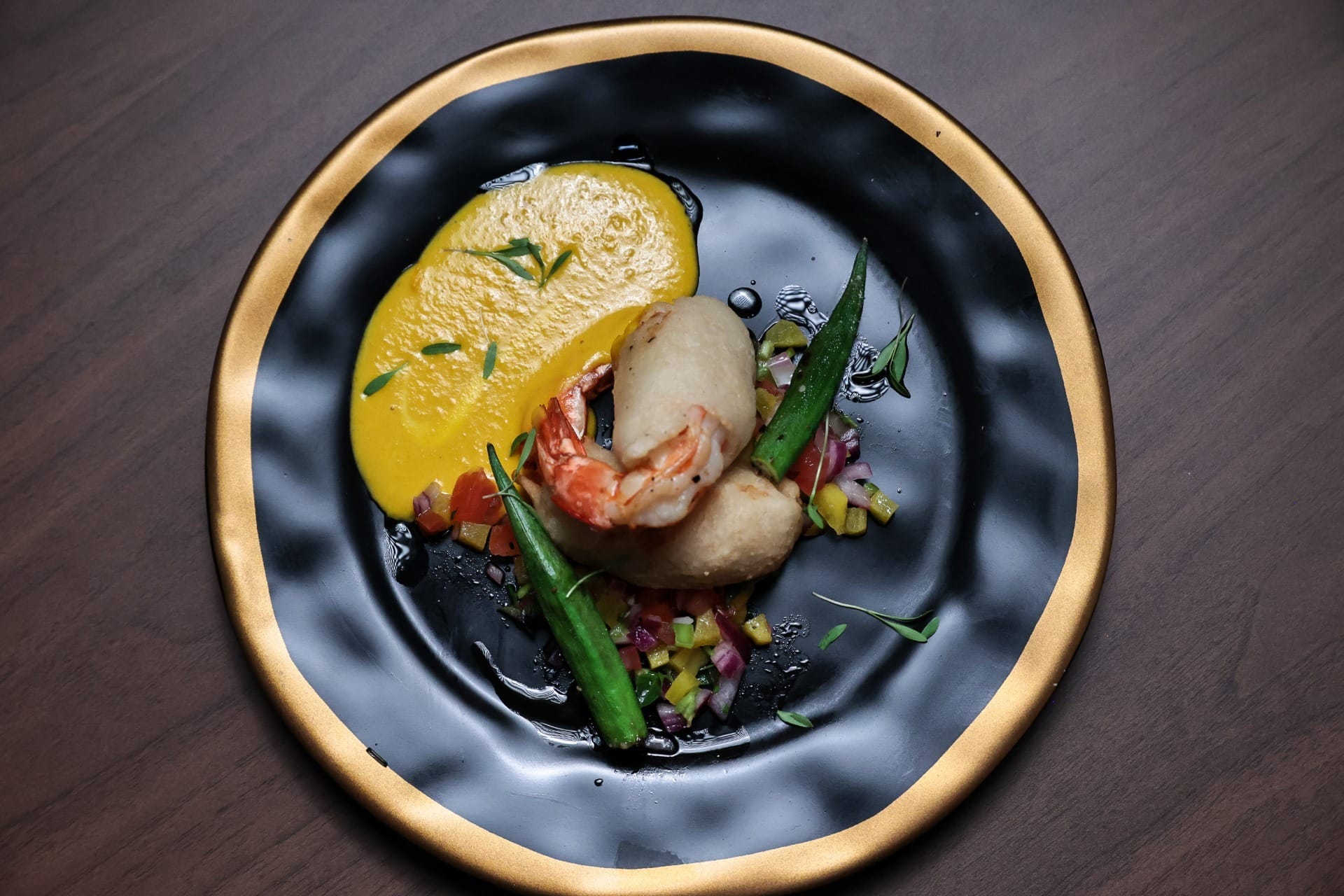 Camarão empanado com arroz cremoso de abóbora, quiabo grelhado e vinagrete da Valesca Popozuda | Band Receitas