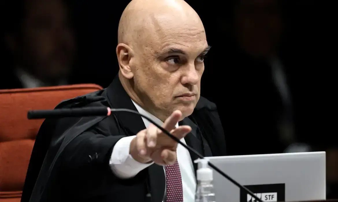 Alexandre de Moraes manda soltar homem preso com 12 pedras de crack