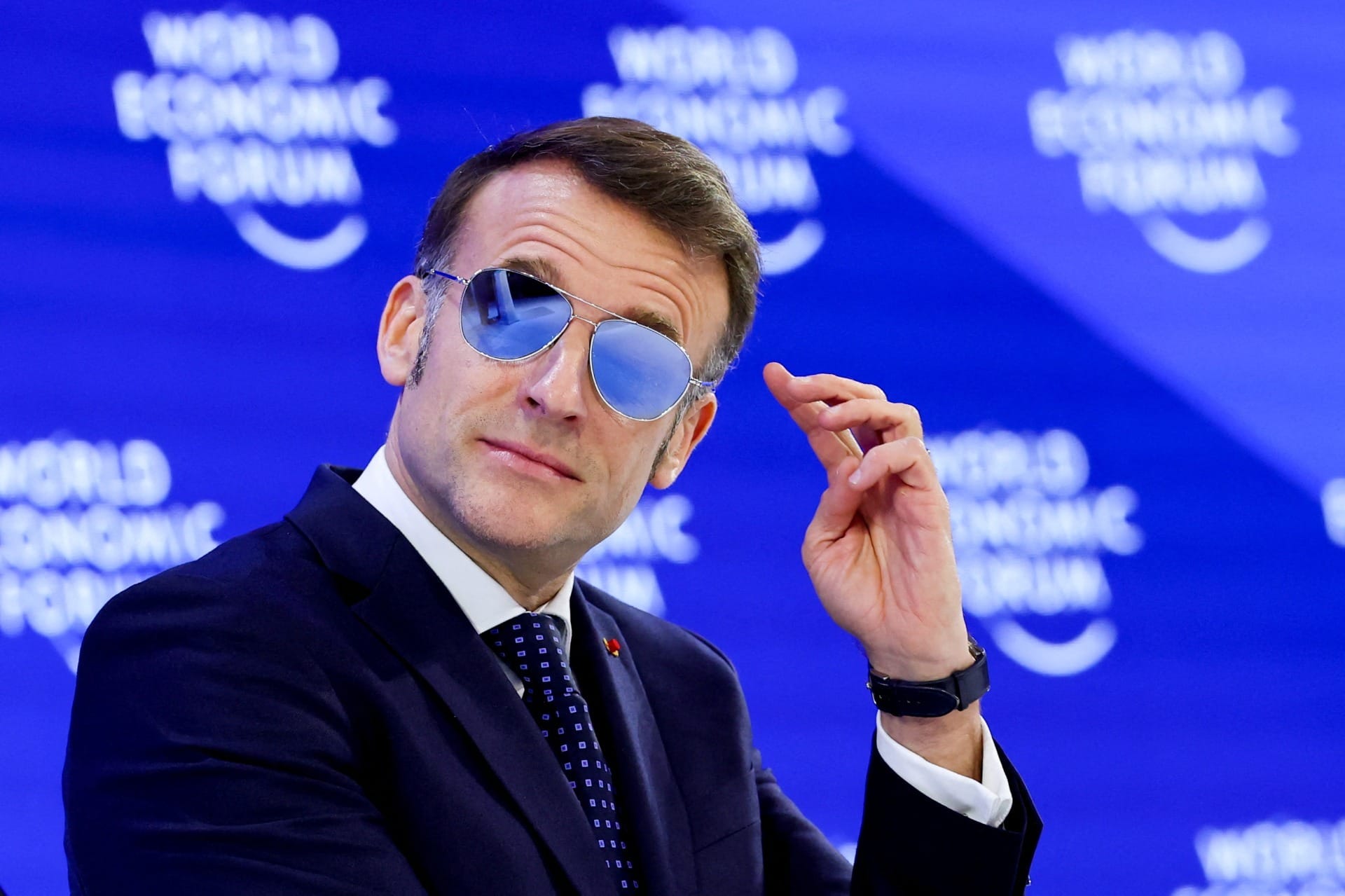 Óculos de Macron em Davos: quanto custa e por que usou o da Louis Vuitton
