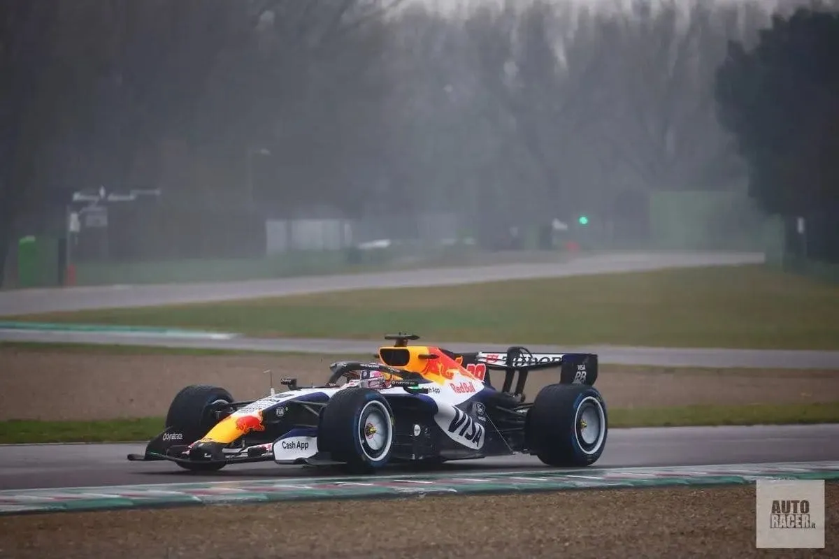Racing Bulls durante testes do carro da temporada de 2026 em Ímola, na Itália