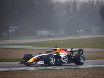 F1: Racing Bulls testa carro da temporada de 2026 pela primeira vez