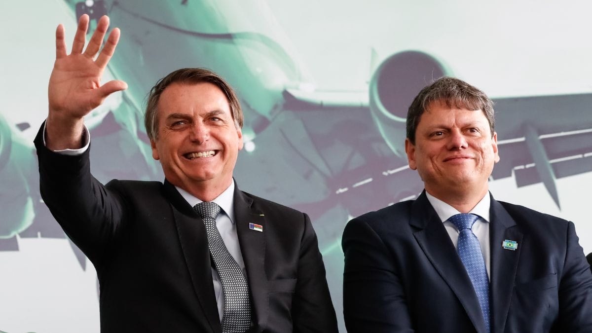 Moraes autoriza Tarcísio de Freitas a visitar Bolsonaro na Papudinha