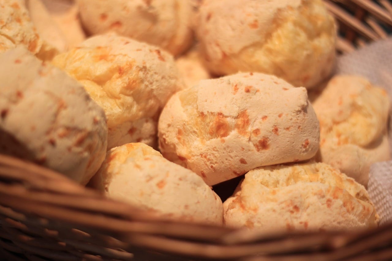 Pão, quiche, risoto e mais receitas com queijo pra café, almoço e sobremesa