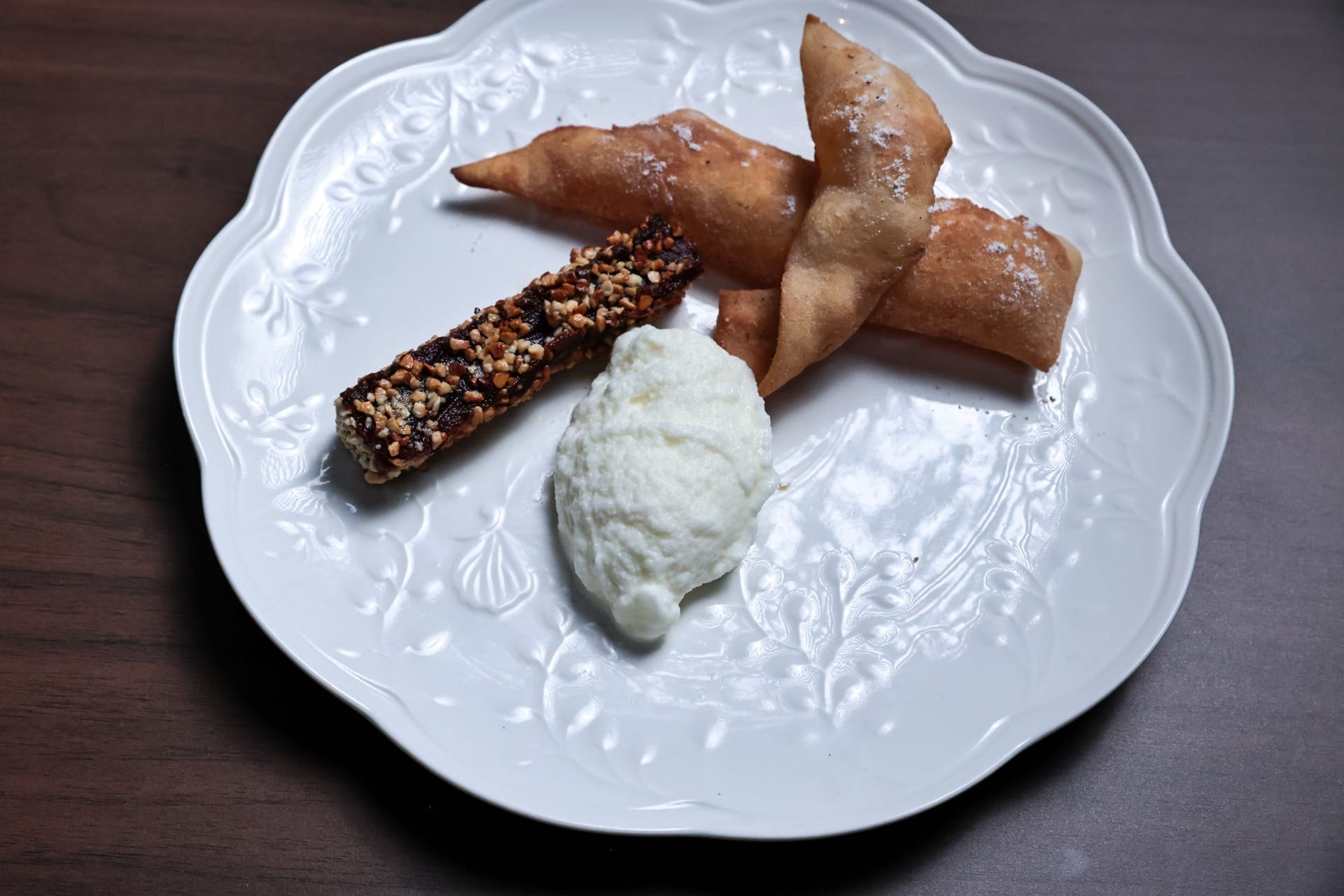 Tablete de goiabada com crosta de xerém, sorvete de queijo e pastel de cumaru da Valesca Popozuda | Band Receitas
