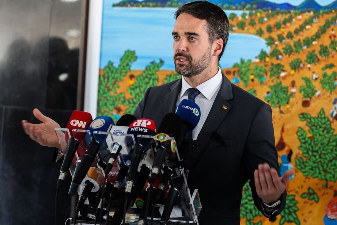 Eduardo Leite é vaiado em evento com Lula no Rio Grande do Sul