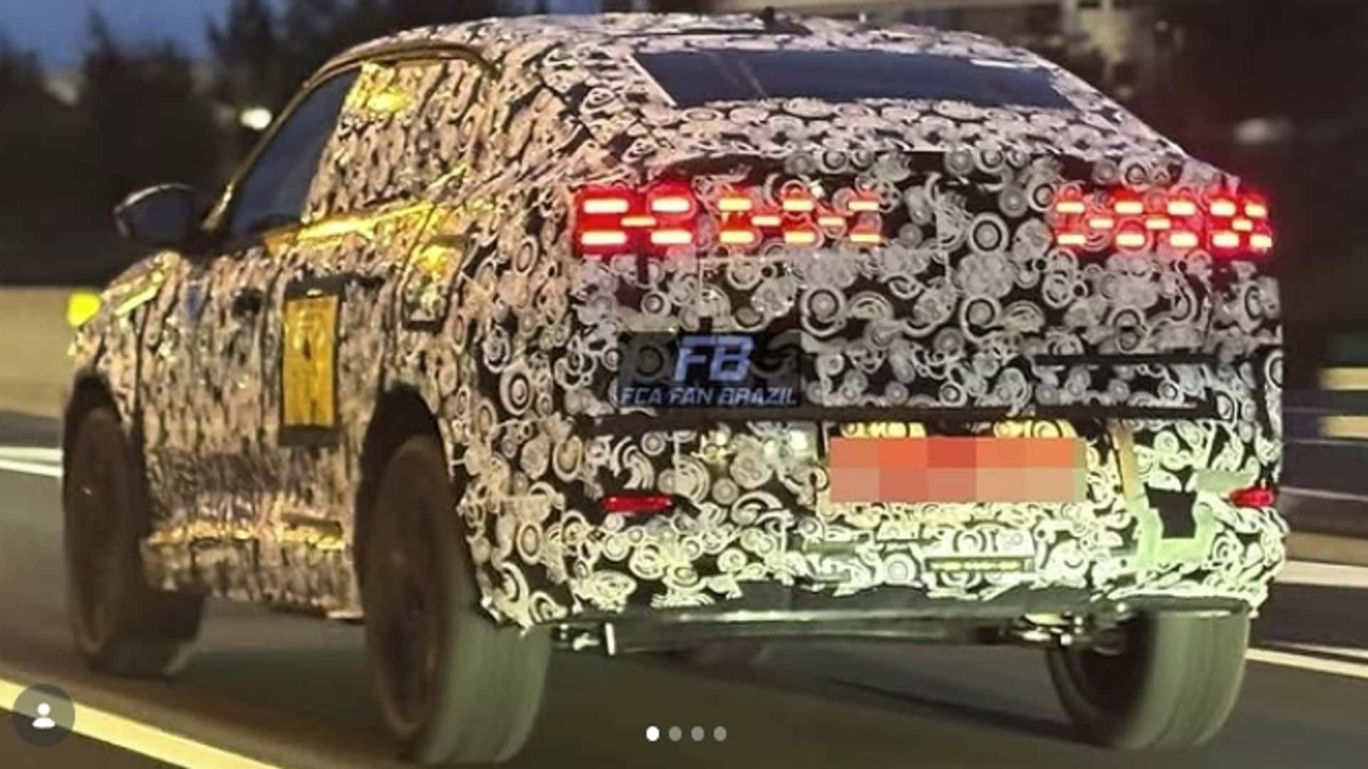 Novo Fiat Fastback é flagrado na Europa com traseira inspirada no Panda