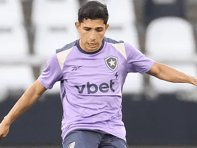 Técnico do Botafogo diz que Savarino não jogou porque vai para o Fluminense