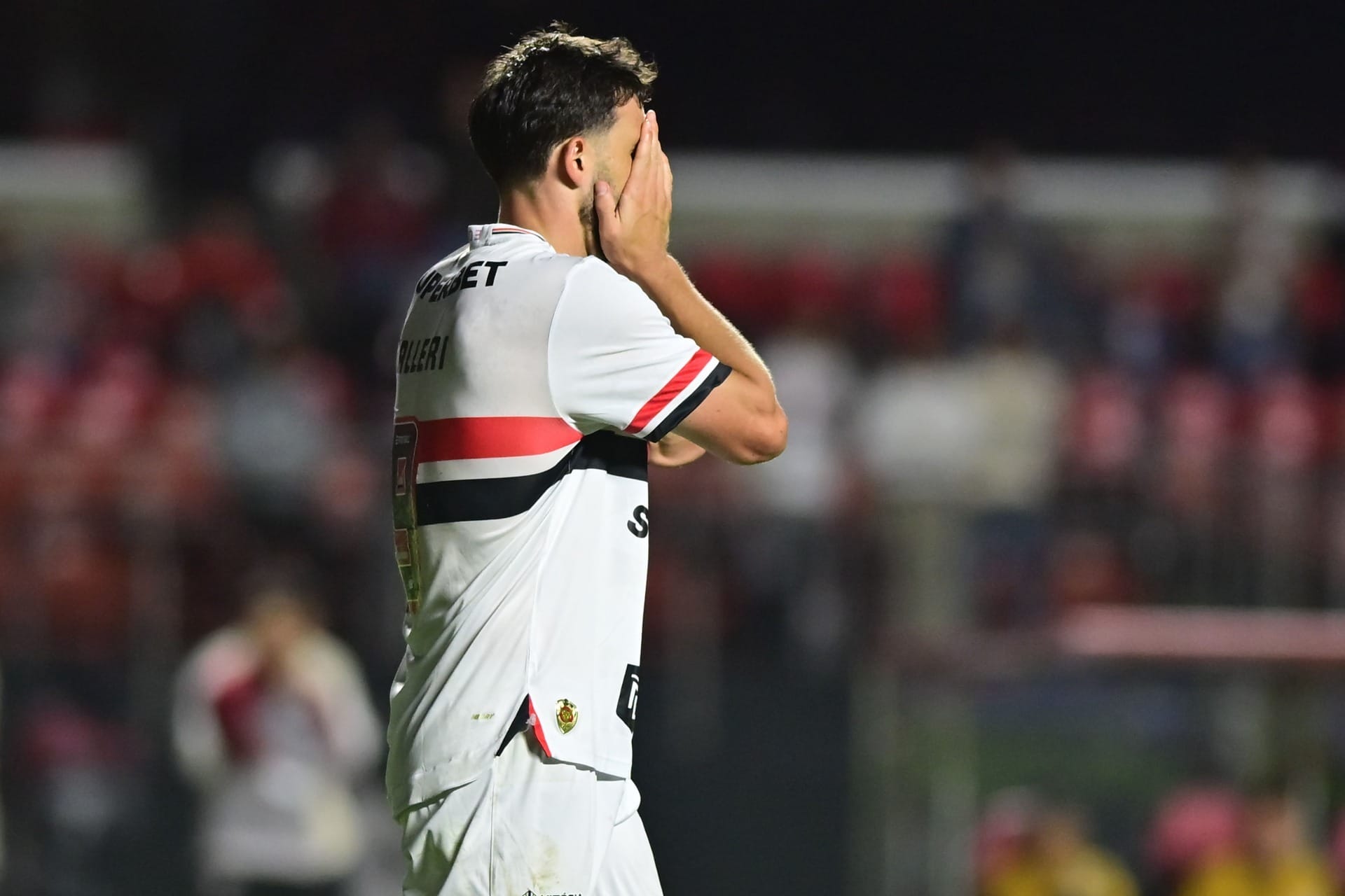 Calleri faz 2 gols, mas lembra de chance perdida: "Bota na minha conta"