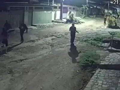Vídeo: Criminosos exibem armas em demonstração de poder contra facção na PB
