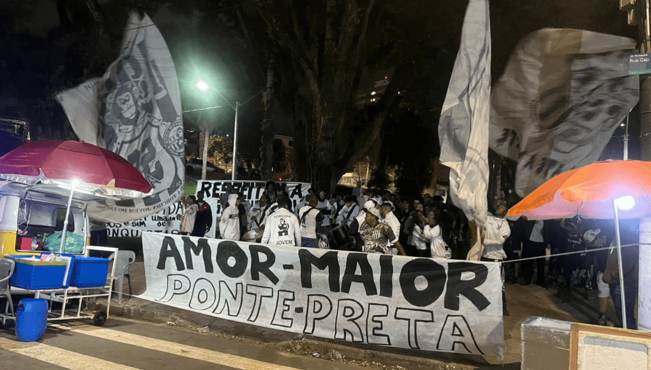 Diretoria da Ponte é alvo de protesto