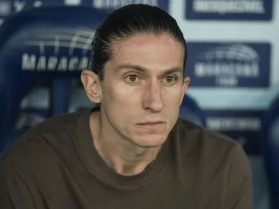 Filipe Luis se despede do Flamengo: "Saio de cabeça erguida"