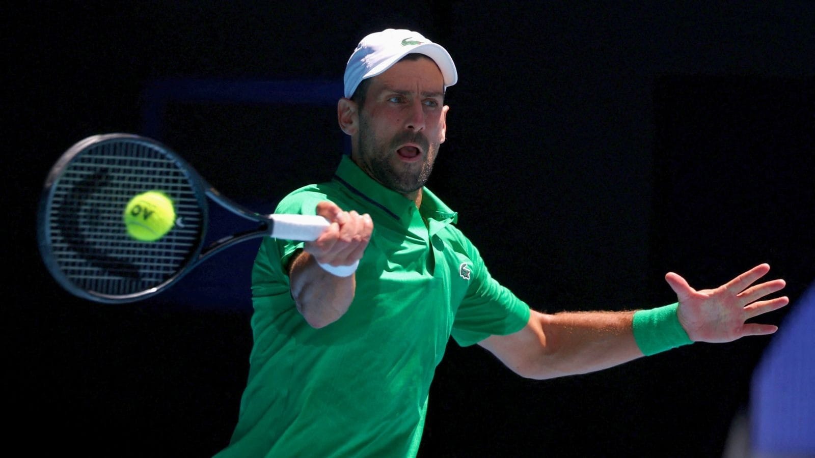 Sinner avança no Australian Open e Djokovic está perto de igualar Federer