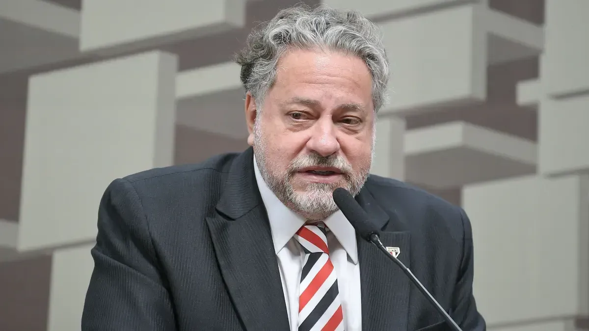 Crise no São Paulo explode com renúncia de Júlio Casares e operação