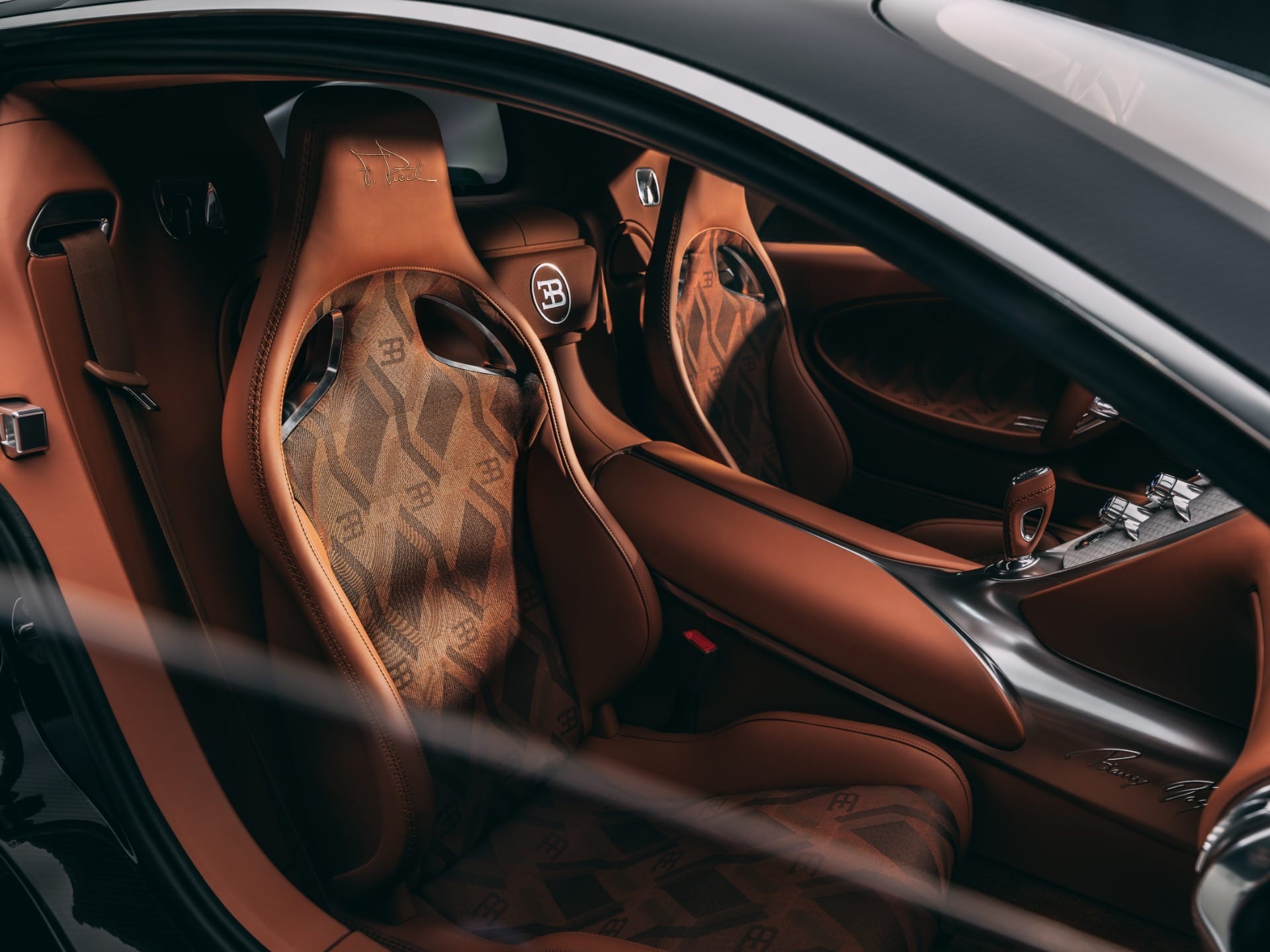 Bugatti presta homenagem a Ferdinand Piëch com releitura definitiva do Veyron