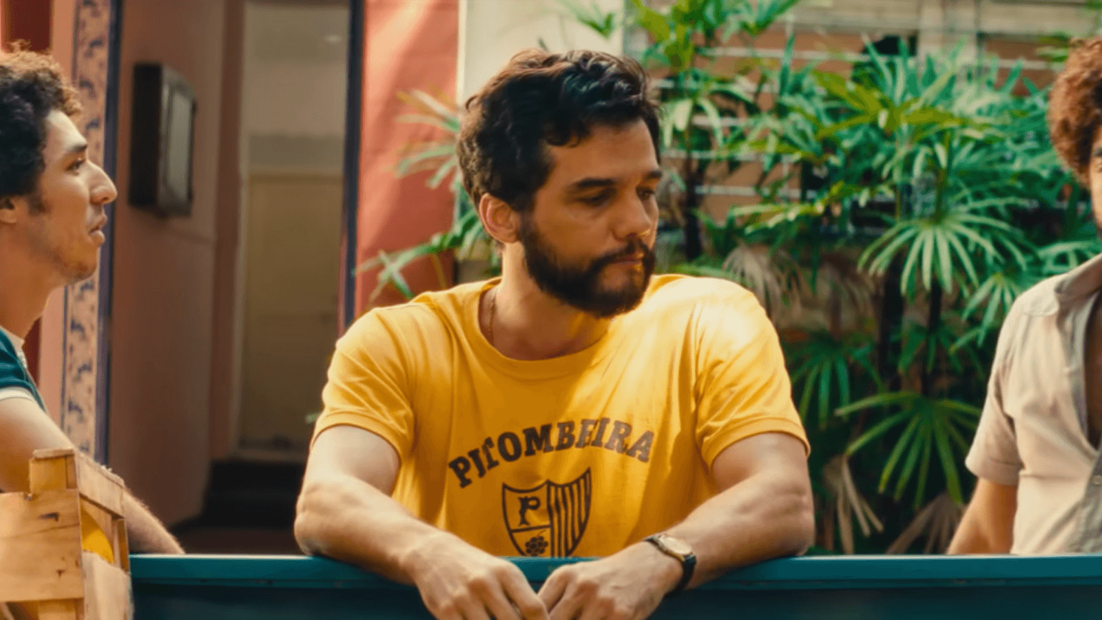 Efeito Agente Secreto: Camisa da Pitombeira vira hit mundial
