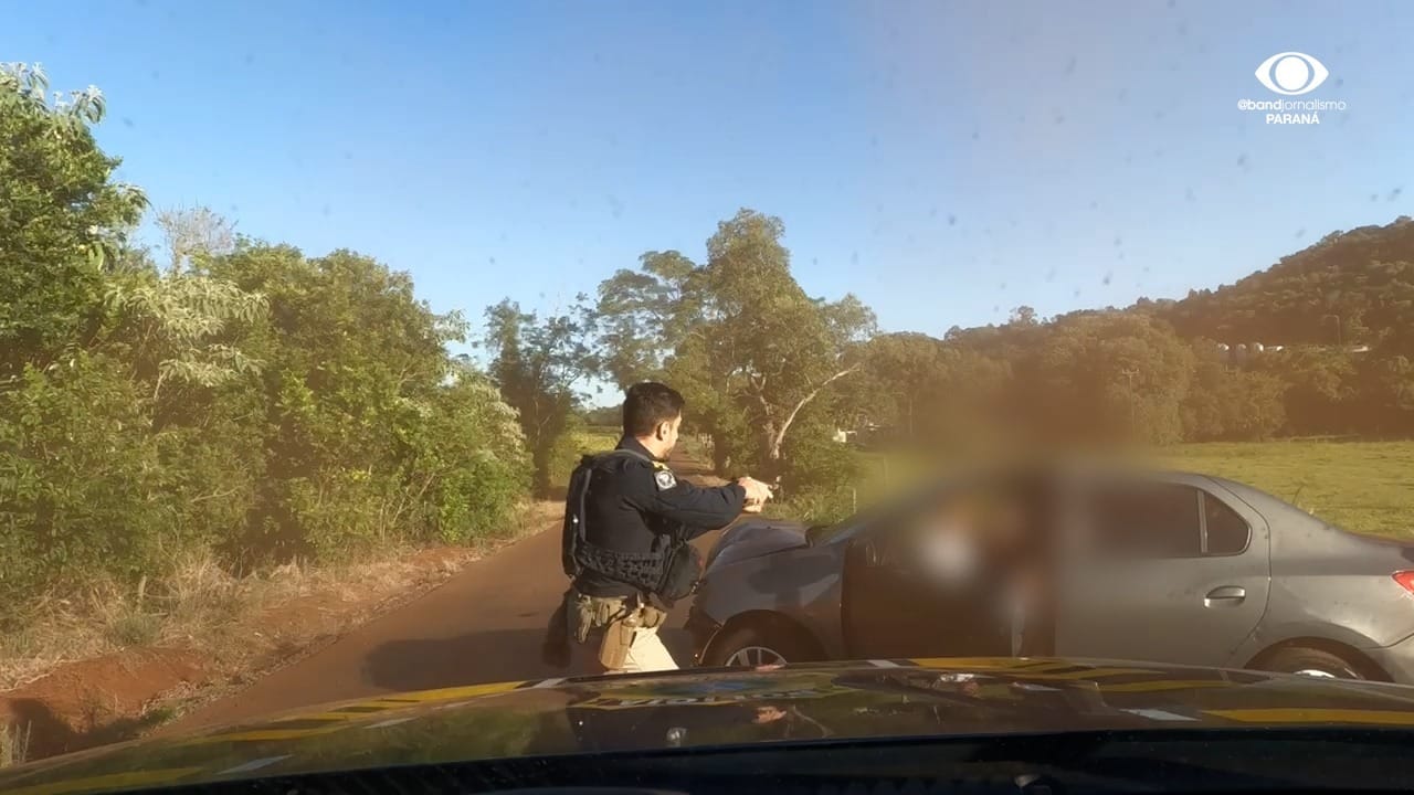 Vídeo: Casal com crianças é preso após tentativa de fuga no Paraná