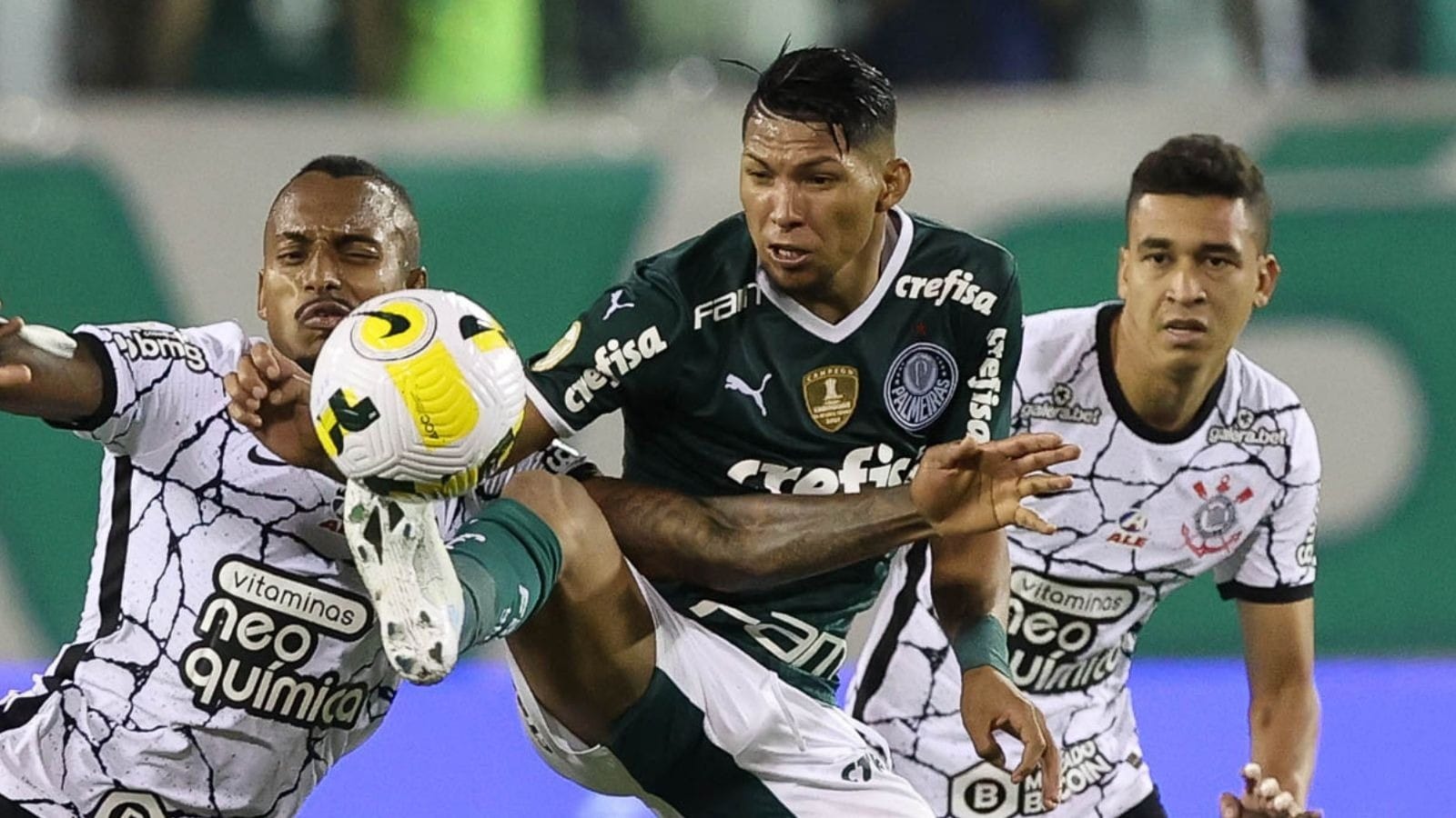 Alvo do Corinthians, Rony já provocou o clube quando atuava pelo Palmeiras