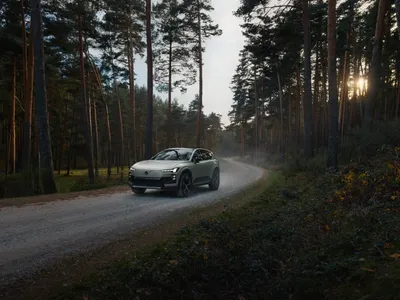 Novo Volvo EX60 promete até 810 km de autonomia e estreia segurança com IA