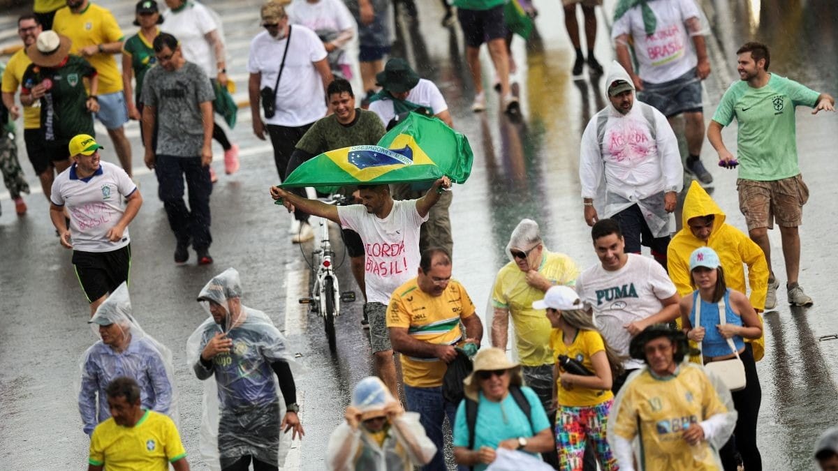 Raio atinge grupo que esperava por protesto a favor de Bolsonaro no DF