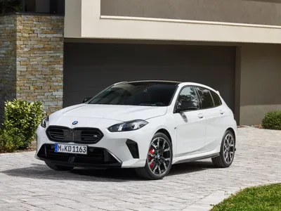 Novo BMW M135 xDrive chega ao Brasil com 317 cv e 0 a 100 em 4,9 s