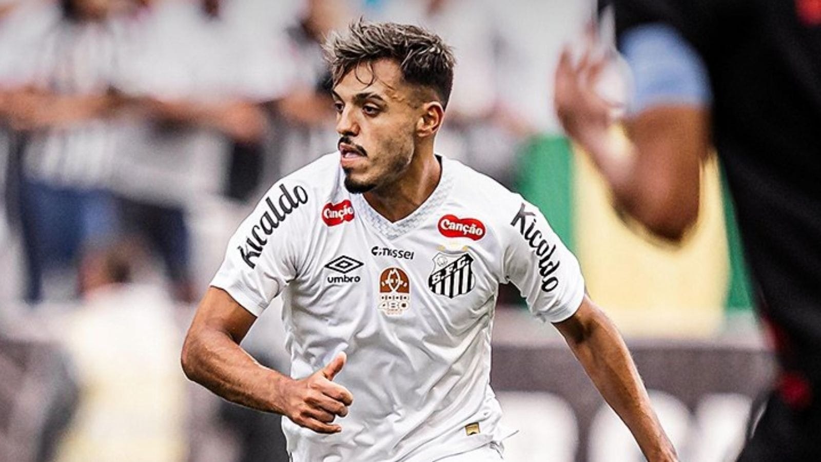 Gabriel Menino defende Santos após empate e vaias contra o Bragantino