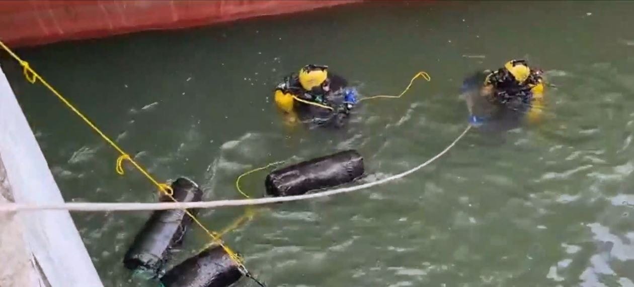 Polícia Federal apreende 150 kg de cocaína no casco de navio em Santos
