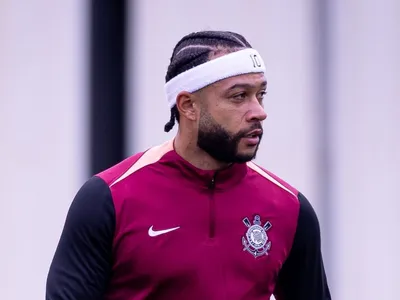 Quando Memphis Depay volta a jogar pelo Corinthians? Neto atualiza previsão