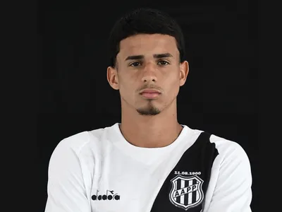 Cobiçado por Santos e Corinthians, Nikolas renova contrato com Ponte Preta