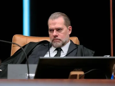PF encontra mensagens entre Toffoli e banqueiro Vorcaro em investigação