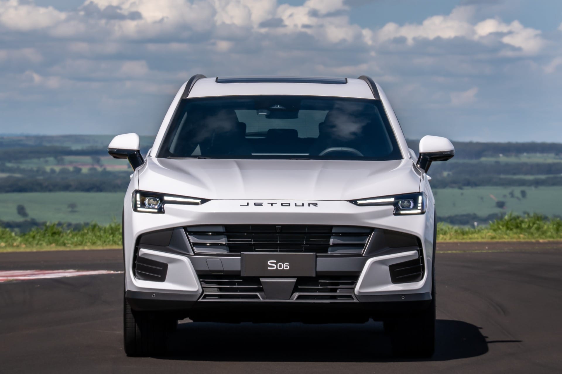 Frente do Jetour S06 adota iluminação full LED e grade de grandes proporções