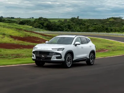 Jetour S06 PHEV estreia no Brasil com autonomia de até 1.200 km