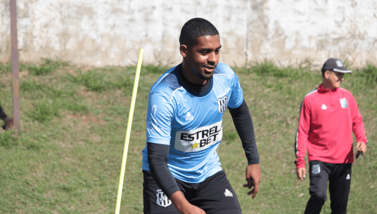 Ramon Carvalho durante treino no período que jogou pela Macaca
