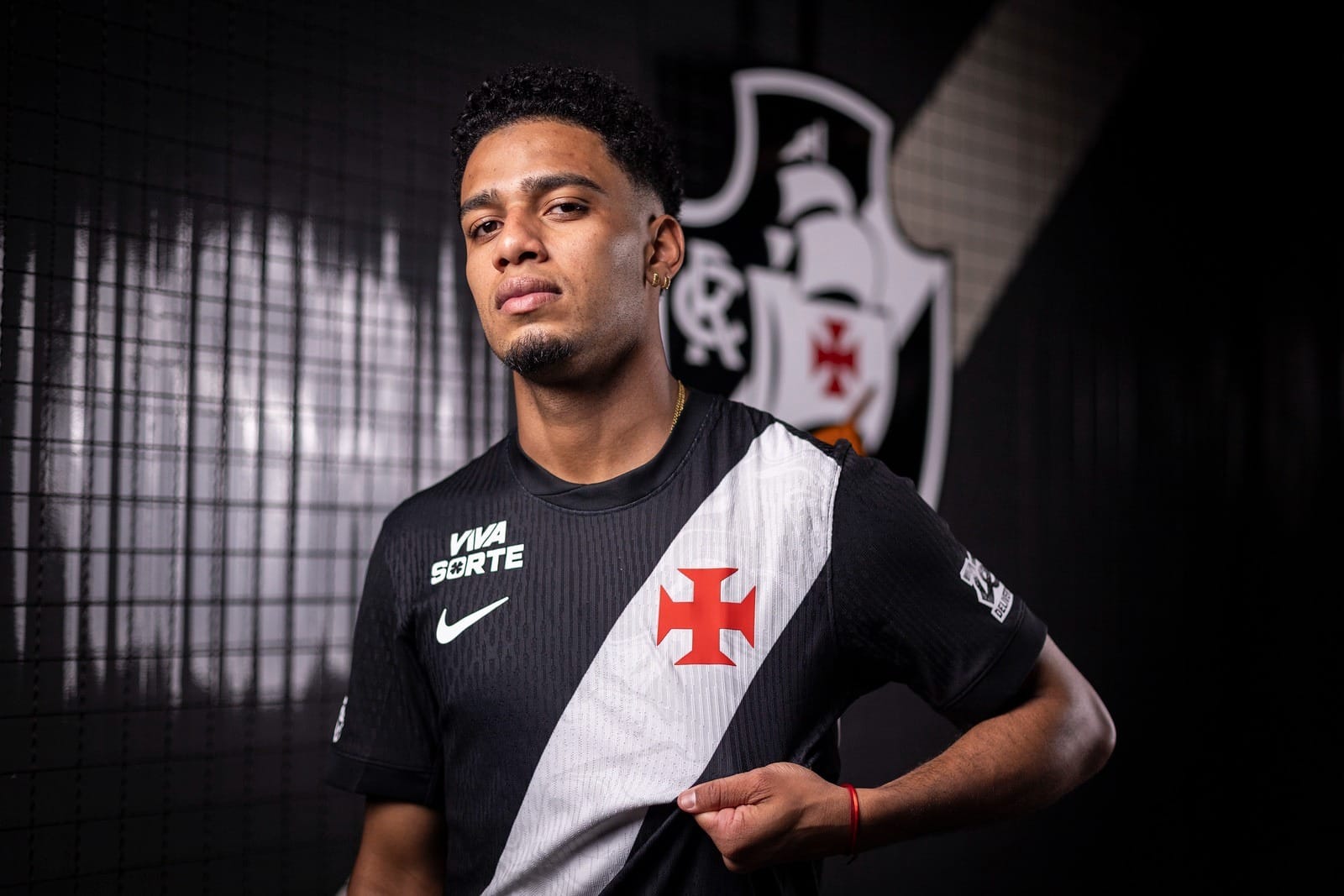 Vasco anuncia contratação de atacante ex-Fluminense; veja detalhes