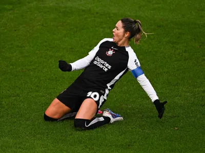 Gabi Zanotti marca no fim e Corinthians avança à final do Mundial feminino